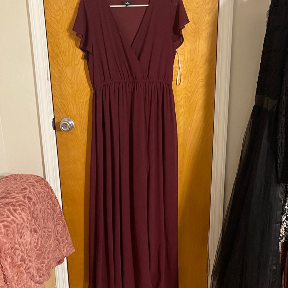 Elegant Burgundy Maxi Dress